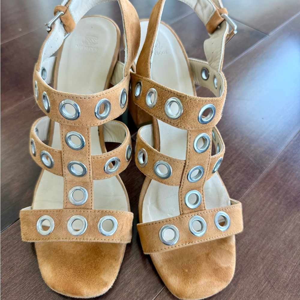 Chic Tan Suede Sandals with Silver Accents + matching belt in suede, 39 in